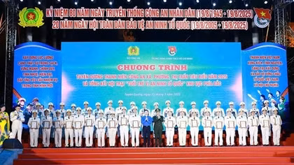 Outstanding young officers from communal police force honored at Public Security Youth Camp