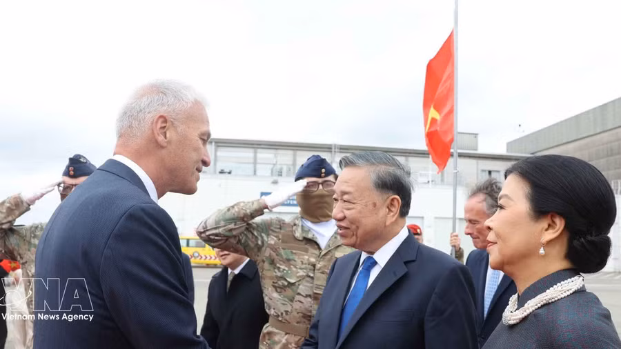 Top Vietnamese leader begins official visits to the EU, Belgium