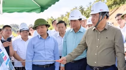 Deputy PM Pham Gia Tuc urges faster progress on two northern expressway projects