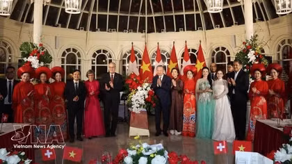 Top Vietnamese leader hosts banquet in honour of Swiss President
