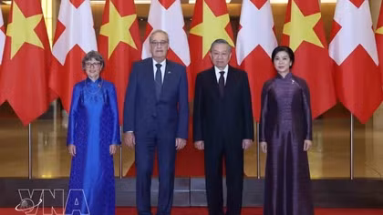 Top Vietnamese leader hosts welcome ceremony for Swiss President