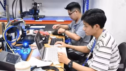 The training and research activity at RTC Technology Vietnam JSC. (Photo: quandoinhandan.vn)