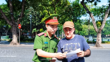 Pilot 'Smart police station' kiosk launched in Hanoi