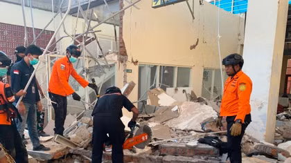 Indonesia earthquake death toll rises, 2,000 evacuated
