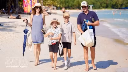 International tourists at Kem Beach in the Phu Quoc Special Economic Zone (An Giang). (Photo: VNA)