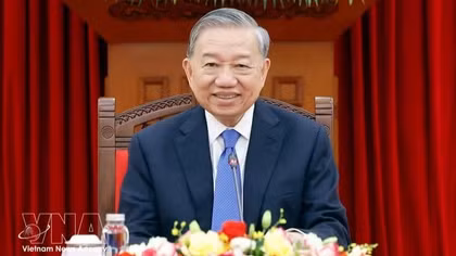 Vietnamese Party and State leader honoured with international peace prize