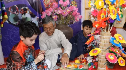 Promoting souvenir industry to spread national image