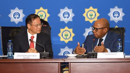 Deputy Minister Nguyen Van Long visits South Africa