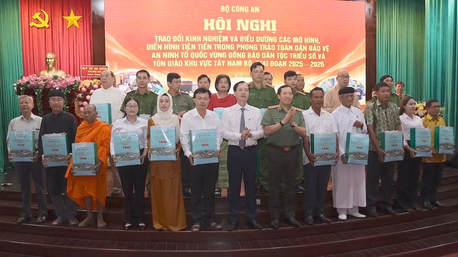 Ethnic and religious communities play key role in safeguarding national security